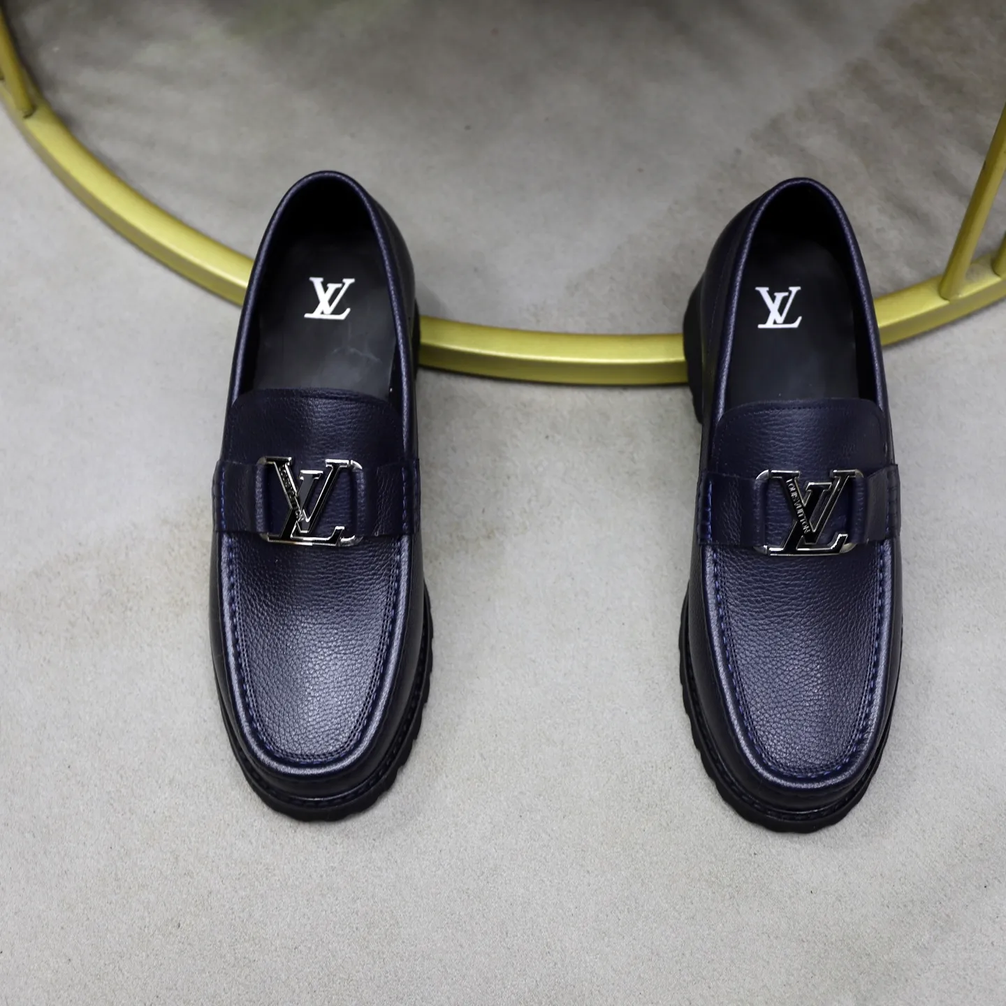 Men's men's shoes💰600💰Louis Vuitton LV men's classic Oxford shoes, men's business formal boutique leather shoes, classic style, almond kernel exquisite toe, ultimate art, the whole shoe is made of imported cow leather (open edge beads), carefully selected, fine pores, excellent gloss, soft texture, strong toughness, durable and not easy to deform, apricot calf leather lining, soft, comfortable, sweat-absorbent and breathable. Foam outsole, original box and dust bag packaging! Size: 38–44 (45/46 customized)